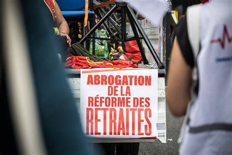 Politique L abrogation de la réforme des retraites adoptée en