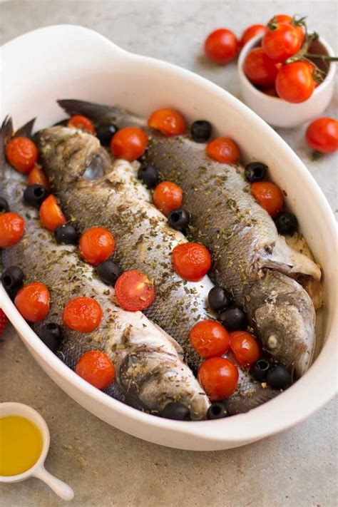 Lubina Al Horno F Cil Con Tomates Cherry Y Aceitunas Negras