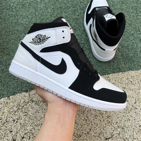 人気商品再入荷 Jordan ジョーダン レディース スニーカー Jordan 1 Mid SE サイズ US 55W225cm