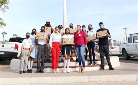 Gobierno de Los Cabos entrega equipos de cómputo a estudiantes de CSL y SJC