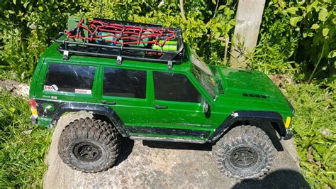 TRX4 with Axial Cherokee sport body - RCCrawler