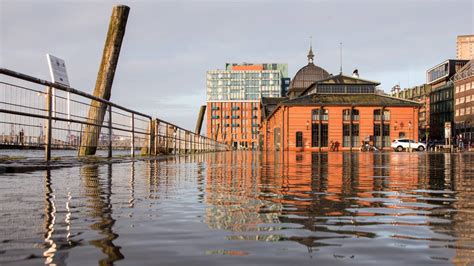 Sturmflut Hamburger Fischmarkt Steht Erneut Unter Wasser