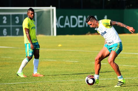 Liberado pelo Palmeiras Lucas Barrios é anunciado pelo Grêmio Gazeta