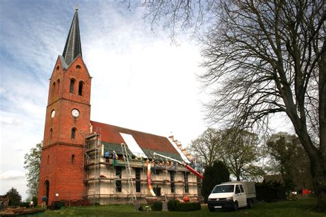 Geld Segen für marodes Dach der Dorfkirche