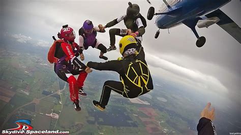 Women Set New Skydiving World Record at Skydive Spaceland During Jump ...