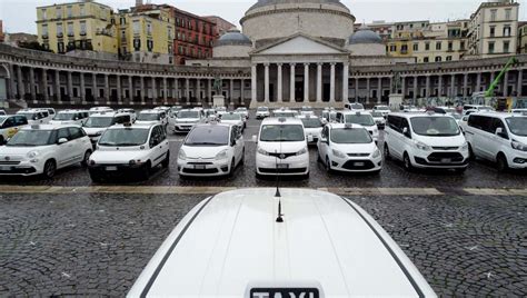 Napoli Si Racconta Con La Voce Dei Tassisti La Repubblica