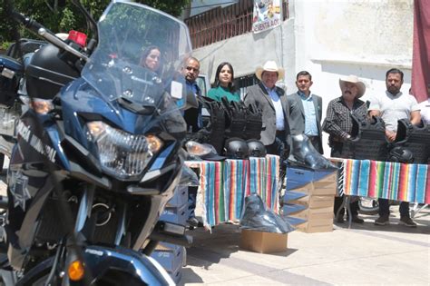 Entregan patrullas y uniformes a policías municipales del sur de