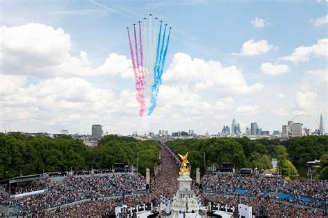 The Crown Chronicles On Twitter Otd In The Last Trooping The