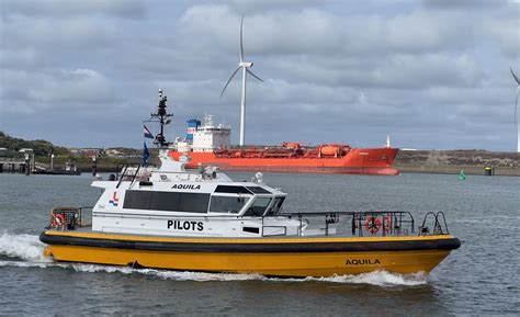 Ijmuiden Nl Chemical Tanker Nq Bellis Inbound Being Pass Flickr