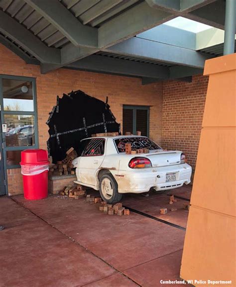 Wisconsin high school seniors praised by police for car-into-office ...