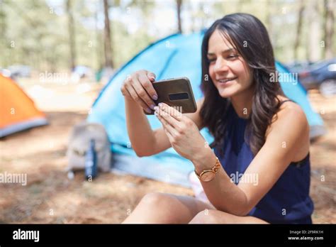 Junge latina frau Fotos und Bildmaterial in hoher Auflösung Alamy