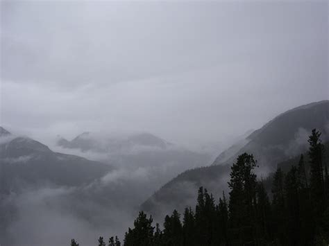 Foggy mountain wallpaper | 2048x1536 | #30135