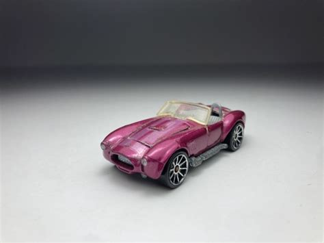 Shelby Cobra Roxo Pintura Ruim Hot Wheels Escala