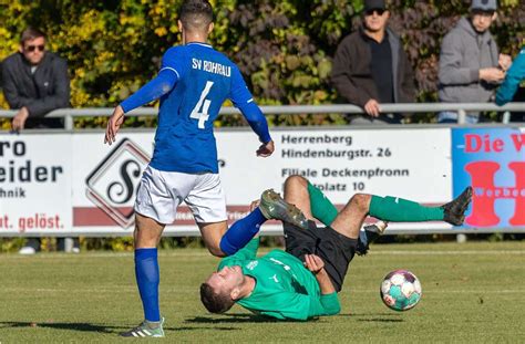 Fu Ball Bezirksliga B Blingen Calw Sv Deckenpfronn Stolpert Das Erste