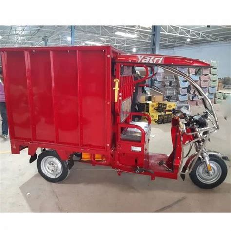 Yc Yatri Close Body E Rickshaw Loader Loading Capacity Kg