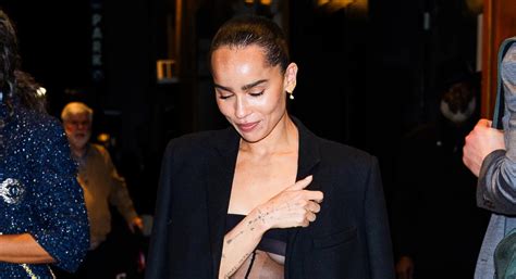 Zoë Kravitz tilt sheer dressing naar een hoger niveau