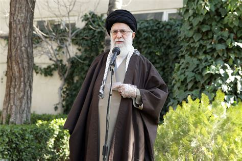 Ayatollah Khamenei Urges Close Cooperation With Health Ministry In ...