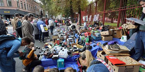 C est vraiment immense la grande braderie de Lille séduit les