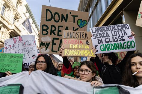 I Fridays For Future Tornano In Piazza Nellera Della Repressione