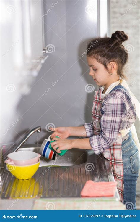 Mom And Daughter Do The Dishes Stock Image Image Of Daughter Female