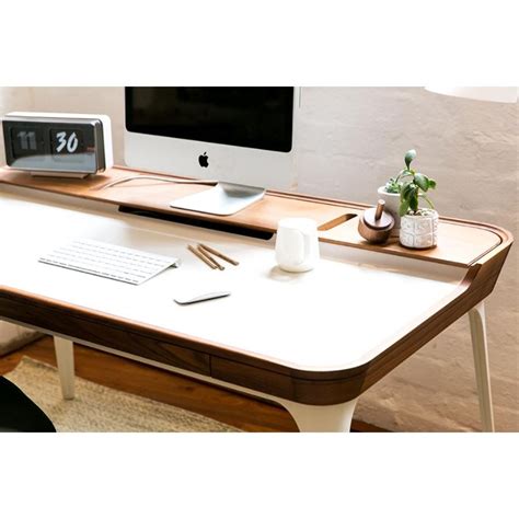 Herman Miller Airia Desk Color Walnut And White 傢俬＆家居 傢俬 桌子