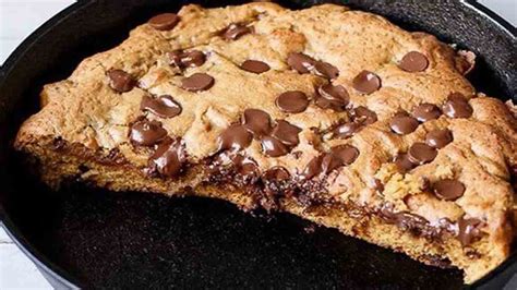 Cookie géant aux pépites de chocolat gourmand