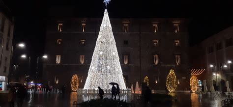 Accesa A Terni La Stella Cometa Di Miranda Luminarie E Albero