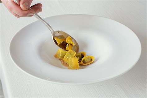I Balzi Rossi: questo storico ristorante ligure con terrazza è il ...