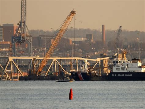 Cranes Arrives To Start Removing Wreckage From Deadly Bridge Collapse Toronto Sun