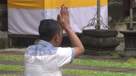 Hari Raya Nyepi Umat Hindu Sembahyang Di Pura Aditya Jaya Jakarta