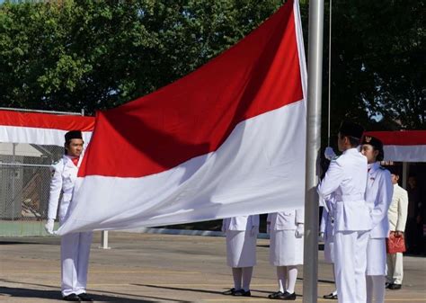 Warga Indonesia Di Amerika Kibarkan Bendera Merah Putih Raya