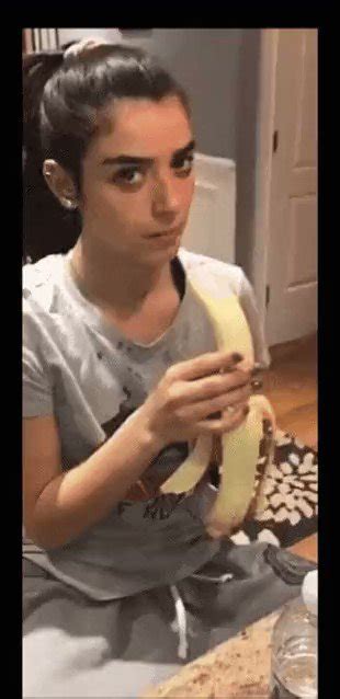 Slasherman On Twitter Dixie Damelio Showing Us Of Of Her Special Skills 🍌😳