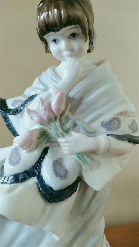 Figurka Porcelanowa Coalport Dziewczynka Kwiaty 13087594467