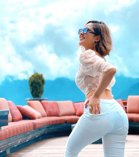 Bộ ảnh nóng của hot girl Trâm Anh khoe dáng nuột nà gợi cảm