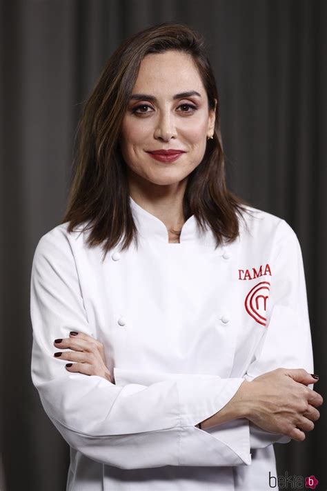 Tamara Falcó posando con la chaqueta de 'Masterchef' - Tamara Falcó, la espontánea Marquesa de ...