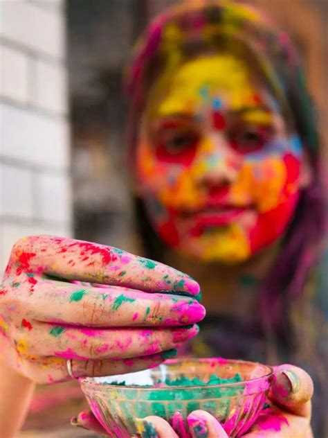 Holi Holi 2022 Heres How To Protect Your Eyes From Harmful Colours