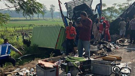 KRONOLOGI Kecelakaan Beruntun Di Tol Semarang Solo Truk Rem Blong