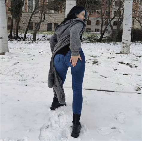 Tight Ass Bending Over Scrolller