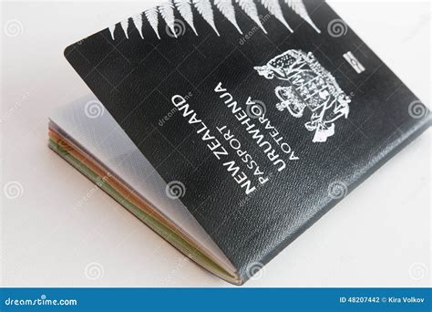 Pasaporte De Nueva Zelanda En El Fondo Blanco Foto De Archivo Imagen De Objeto Paginaciones