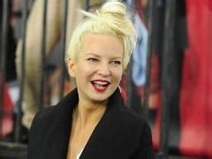 Paparazzo Tira Foto Da Cantora Sia Peladona Tenta Chantagear Mas Ela Se Antecipa E Posta O Nude