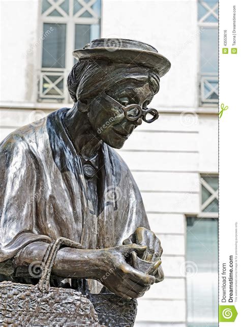 Sculpture of Madame Chapeau, Brussels Editorial Photo - Image of clear, city: 43553616