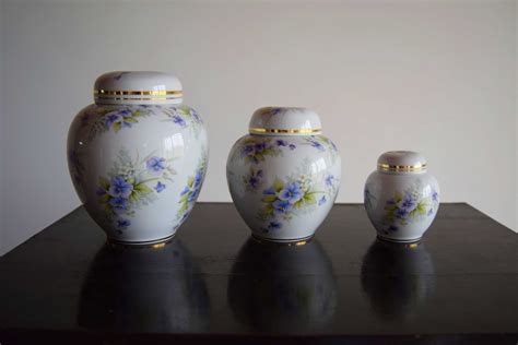 Conjunto de 3 potes Porcelanas Encarnação Santo António dos Olivais