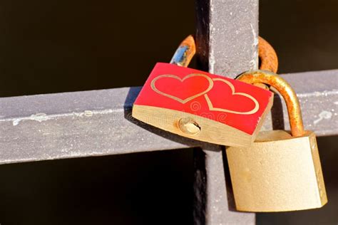 Candados Del Amor En Un Puente Foto De Archivo Imagen De Candado