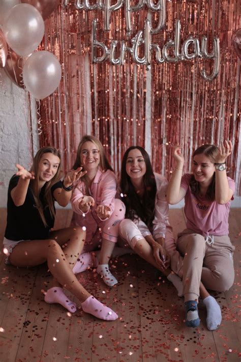 День Рождения пижамная вечеринка | Happy birthday parties, Gold ...