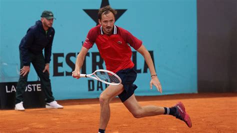 Daniil Medvedev Vence Matteo Arnaldi E Avan A A Rodada Em Madrid