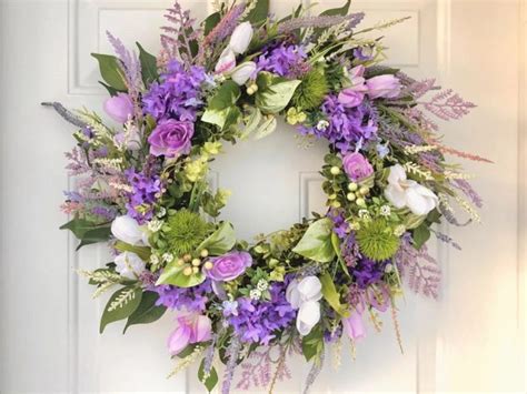 Lively Spring Wreath Designs That Will Refresh Your Porch