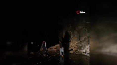 Tunceli de devasa kayalar yolu trafiğe kapattı Haberler