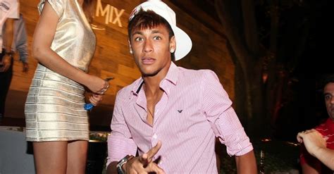 Pe Lanza Mauricio De Sousa E Mulheres Neymar Comemora Seus