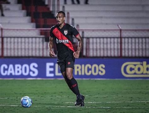 Luiz Felipe Titular No Atl Tico Go E Se Destaca Na Rodada Dos