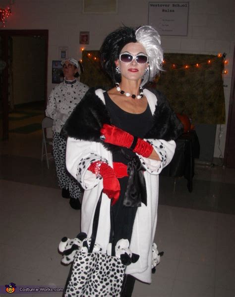 Homemade Cruella Deville Costume Photo 33